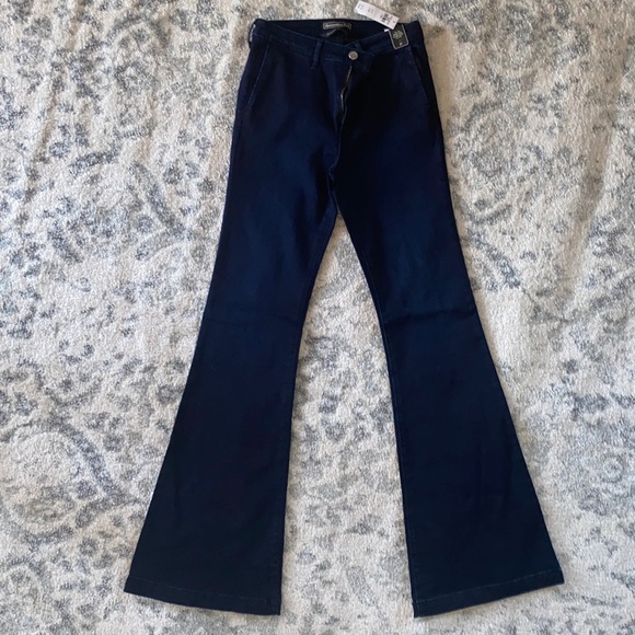 Abercrombie & Fitch Size 27 Brand New - Picture 1 of 4